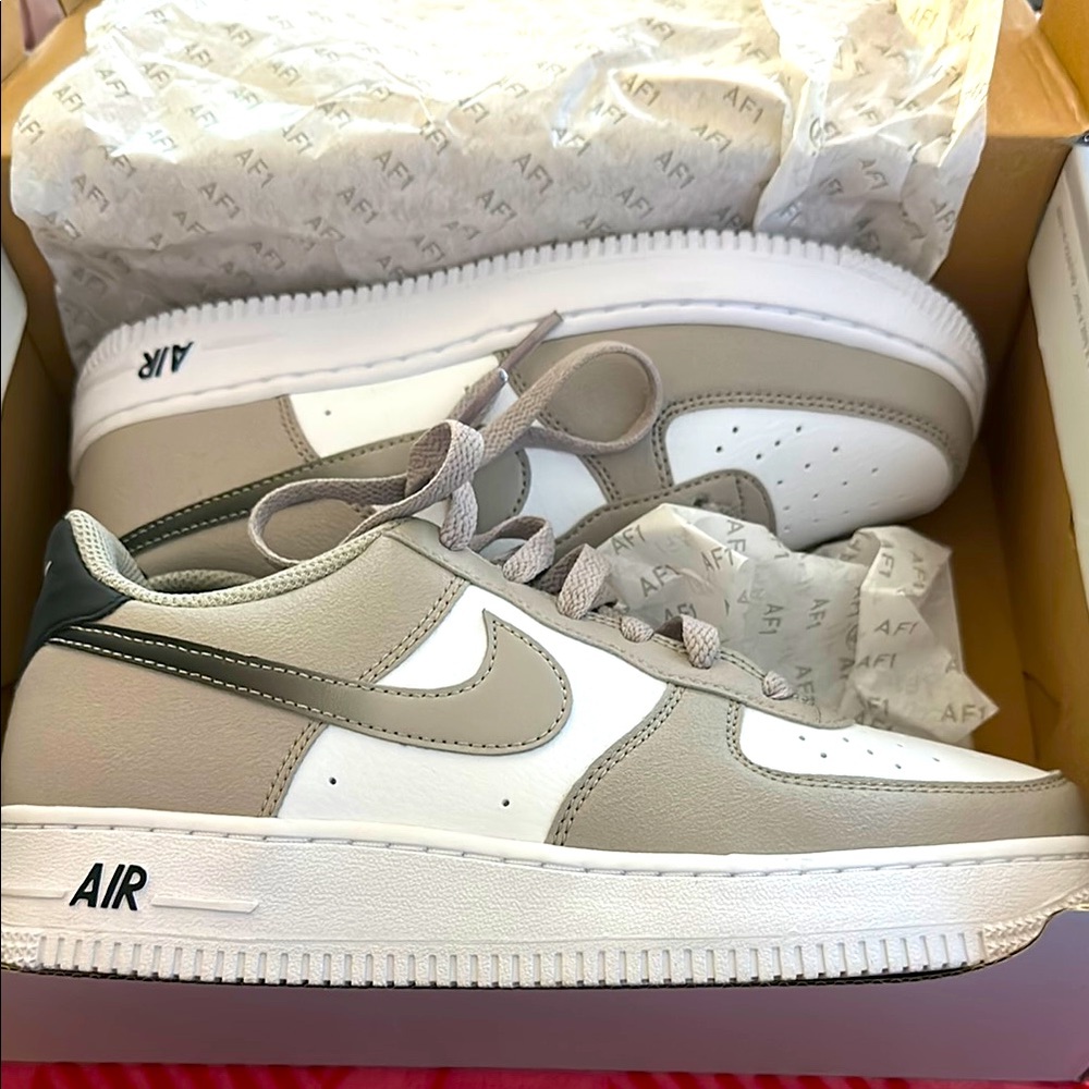 Nike Air Force 1 - Gray, White, and Green